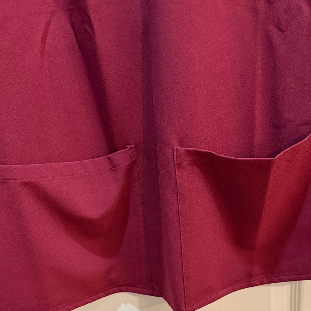 Fabletics Women's Burgundy V-Neck 2 piece scrub set XXL - Picture 7 of 15